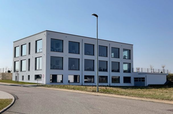 Bürogebäude, dreigeschossig – Pfeil Bauträger