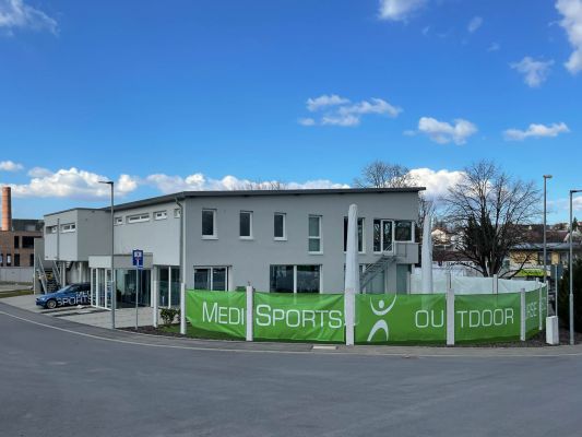 Gewerbegebäude mit Fitnessstudio – Pfeil Bauträger