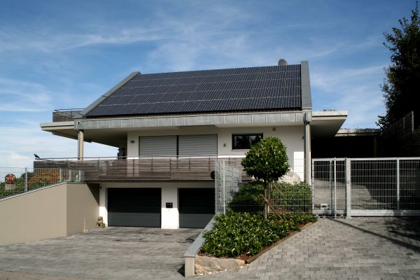 Einfamilienhaus mit Doppelgarage – Pfeil Bauträger