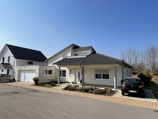 Doppelhaus mit Garagen – Pfeil Bauträger