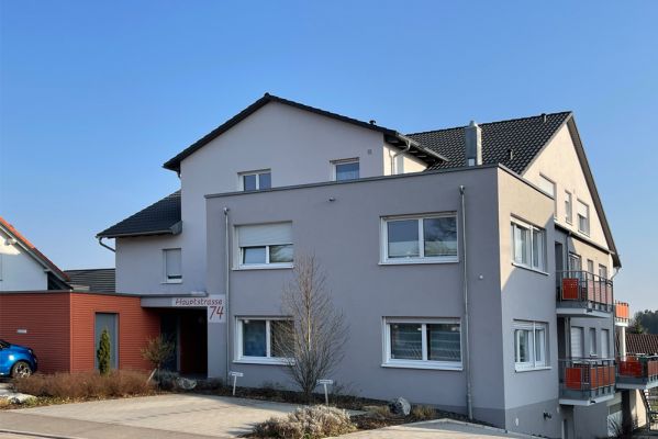 Mehrfamilienhaus mit Satteldach, Massivbau – Pfeil Bauträger