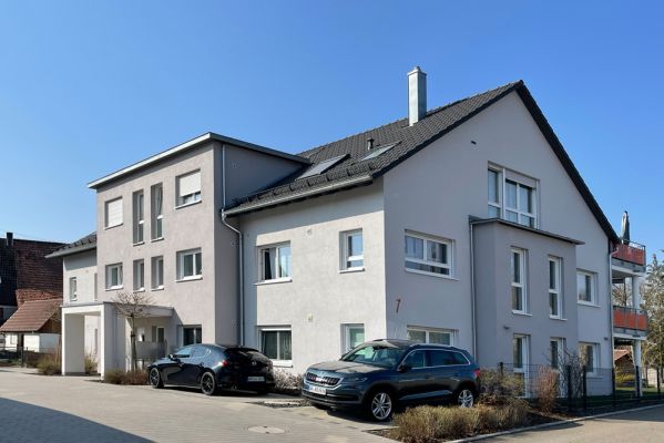 Mehrfamilienhaus mit Balkonen – Pfeil Bauträger